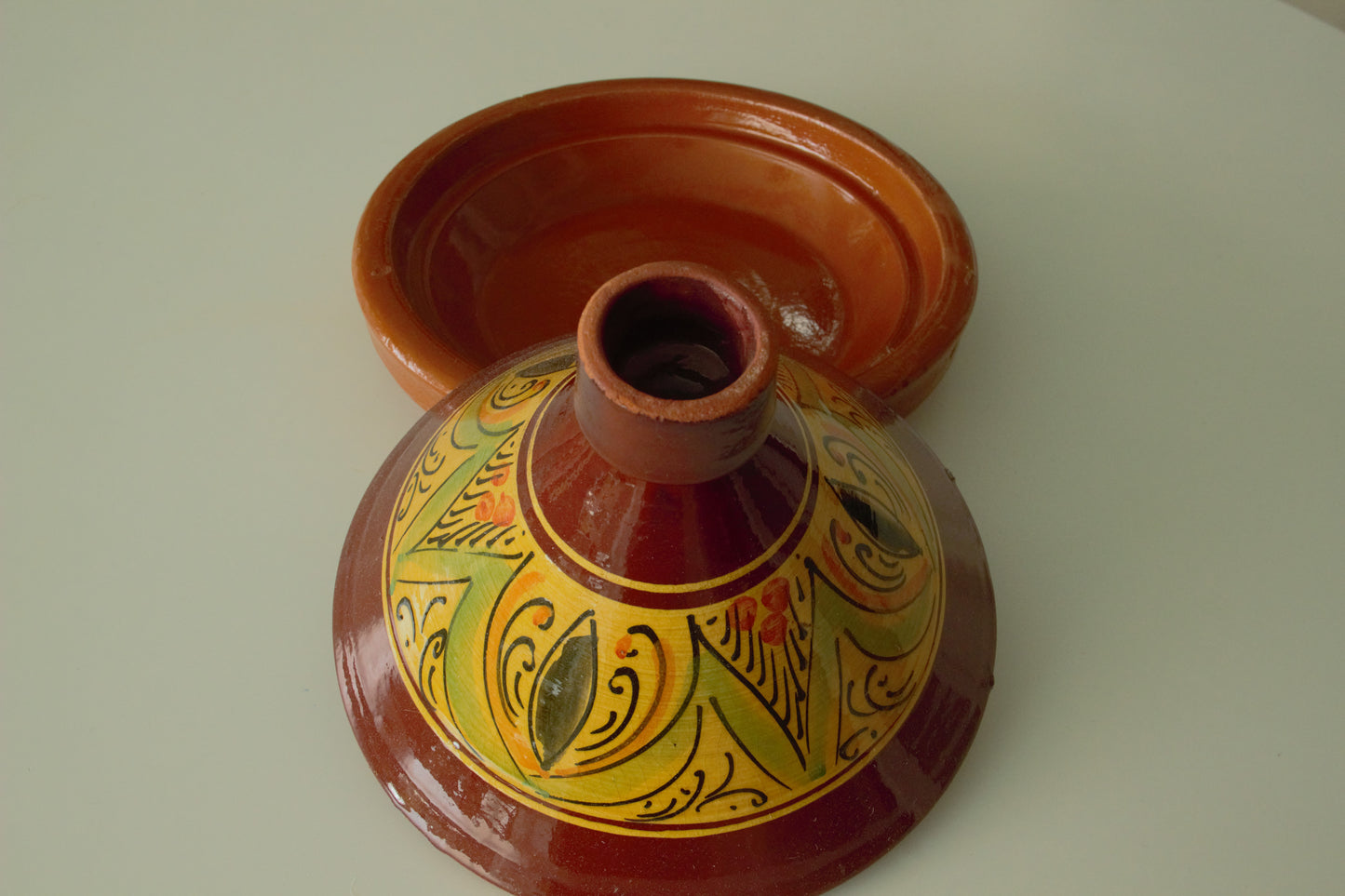 Geglazuurde Tajine met Handbeschilderd Design